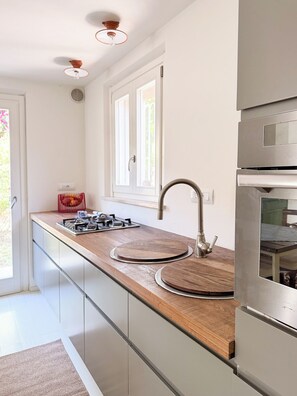 Private kitchen - Beautiful apartment in Borgoparvo Countryvilla, between Sirolo and Numana (Ancona)