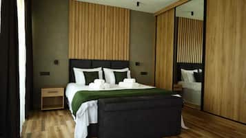 Departamento Confort, balcón, vista al río | Escritorio, espacio para trabajar con laptop y insonorización