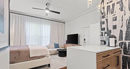 Plaza Edition - Bright and modern studio w/ king bed walkable to Plaza and Nelson
