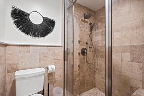Hair dryer, towels, soap, shampoo - 2 Connected Studios in Historic Building Walkable to Plaza - 2BR,  2BA, 2 Kitchens + Rooftop Views (Kansas City)