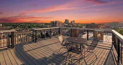 2 Connected Studios in Historic Building Walkable to Plaza - 2BR, 2BA, 2 Kitchens + Rooftop Views