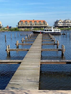 Marina - NEW Elegant waterfront chalet with jetty Lake Kampen Netherlands vacation home boat (Kampen)