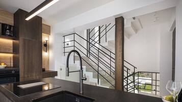 Jääkaappi, uuni, liesi, astianpesukone