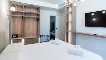 Superior-Doppelzimmer | Badezimmer | Badewanne und Dusche (separat), Haartrockner, Handtücher, Seife