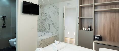 Junior Double Room | In-room safe, free WiFi