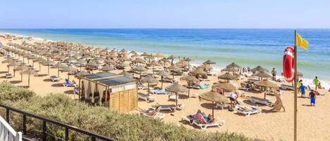 Beach nearby, sun loungers, beach towels
