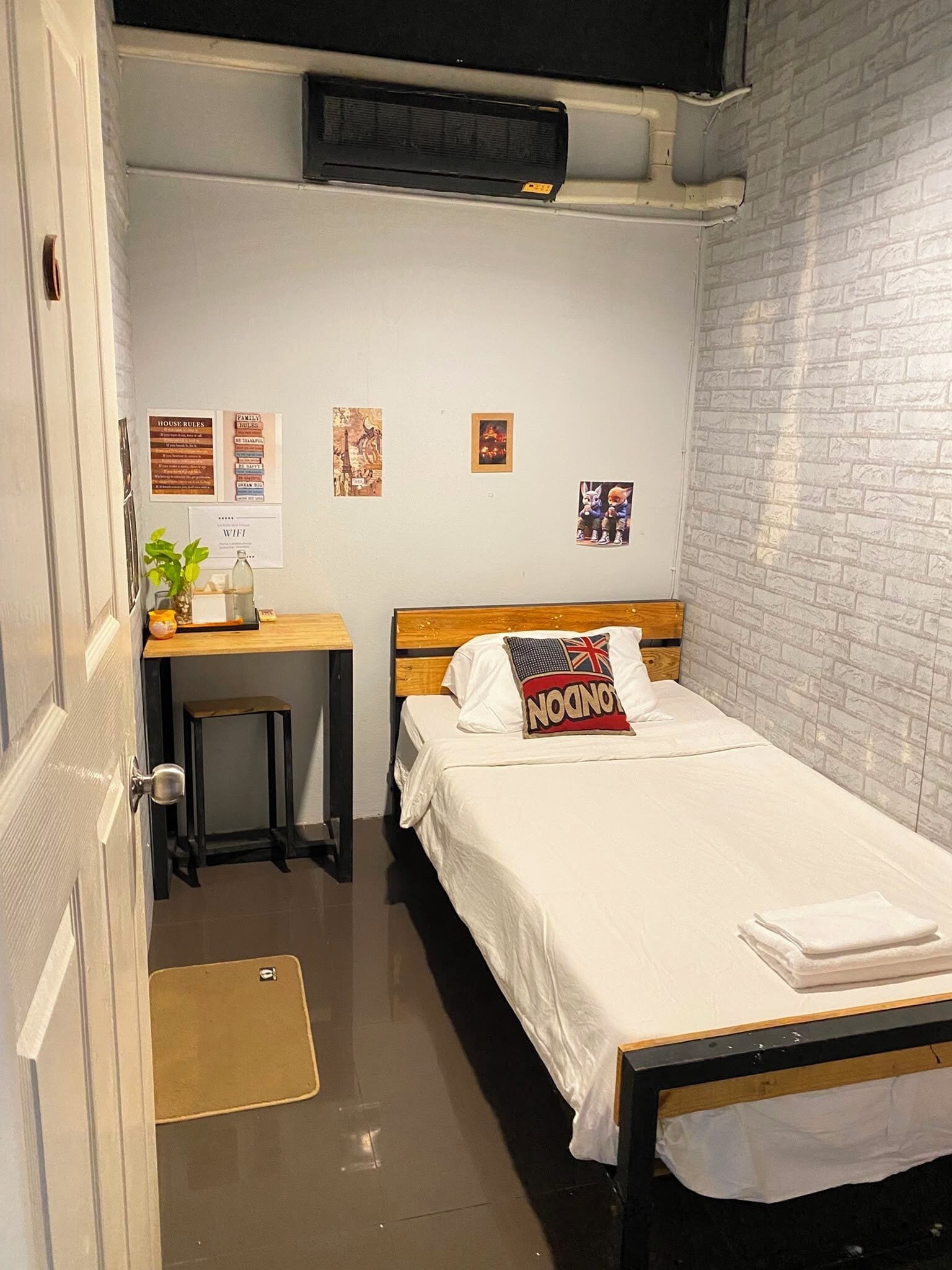 Habitación individual económica | Escritorio, espacio para trabajar con un portátil, wifi gratis