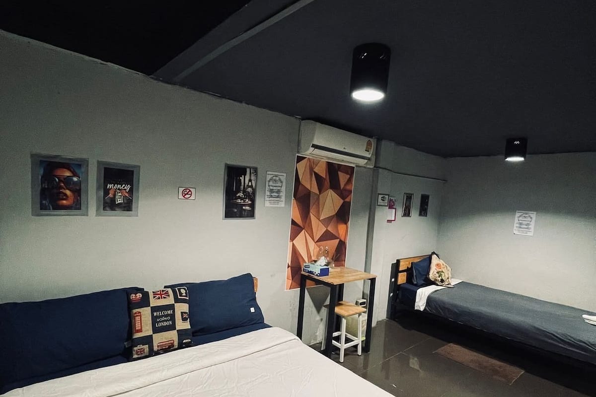 Habitación triple estándar | Escritorio, espacio para trabajar con laptop y wifi gratis