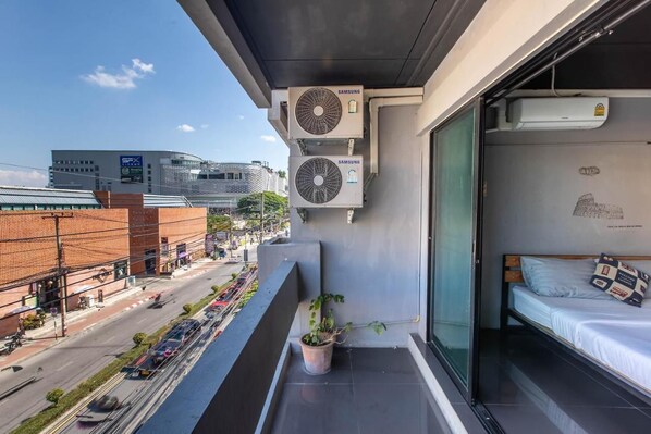 Superior Double Room, City View | Desk, laptop workspace, free WiFi, bed sheets - La Belle Nuit House (Chiang Mai)