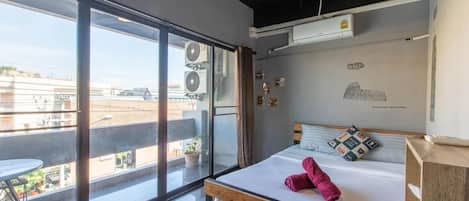 Habitación doble superior, vista a la ciudad | Escritorio, espacio para trabajar con laptop y wifi gratis
