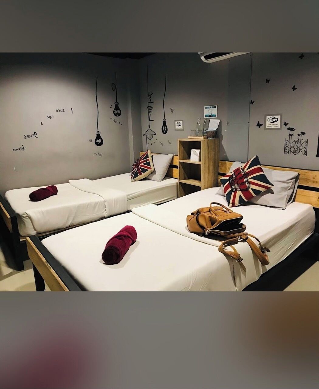 Habitación económica con 2 camas individuales | Escritorio, espacio para trabajar con un portátil, wifi gratis