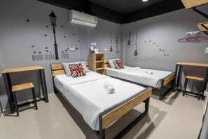 Standard Triple Room, Multiple Beds, Non Smoking | Desk, laptop workspace, free WiFi, bed sheets - La Belle Nuit House  (Chiang Mai)