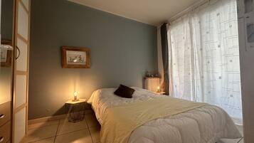 Fer et planche à repasser, literie fournie