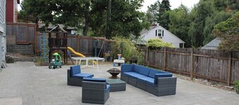 Massive 8BR/3BA Seattle Home | 2 Kitchens, A/C, Yard | Perfect for Groups