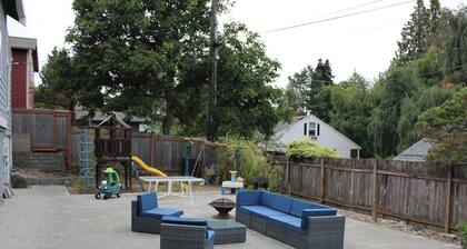 Private Room in Quiet North Seattle Home – Near Transit & Parks