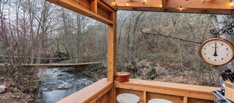 Creek-side Retreat - Glamping