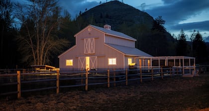 Creekside Glamping Experience-Luxurious Tent, Farm Animals, Outside Bath, Nature