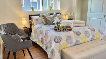 2 bedrooms, travel crib, free WiFi, bed sheets