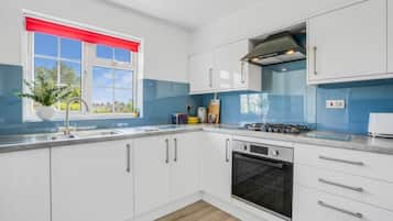 Fridge, microwave, oven, coffee/tea maker