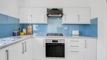 Fridge, microwave, oven, coffee/tea maker