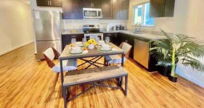 2BR/2BA with Parking & Peaceful Vibes