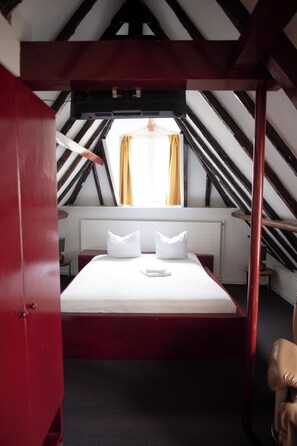 Deluxe Double Room, Smoking, City View | Desk, free WiFi - Hotel Internationaal (Amsterdam)