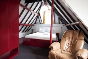 Deluxe Double Room, Smoking, City View | Desk, free WiFi - Hotel Internationaal (Amsterdam)