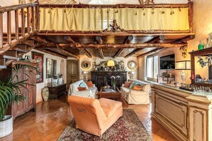 Télévision, cheminée