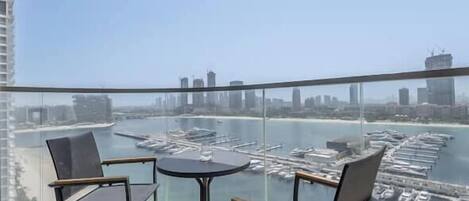 Appartement luxueux, vue sur la plage | Balcon