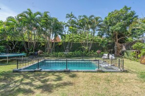 Outdoor pool - Spacious villa in Berawa, Canggu. Large & green garden, pool, AC and trampoline! (Bali)