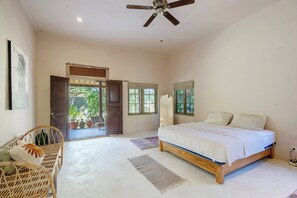 3 bedrooms, in-room safe, desk, iron/ironing board - Spacious villa in Berawa, Canggu. Large & green garden, pool, AC and trampoline! (Bali)