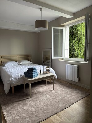 2 habitaciones, tabla de planchar con plancha y wifi gratis 