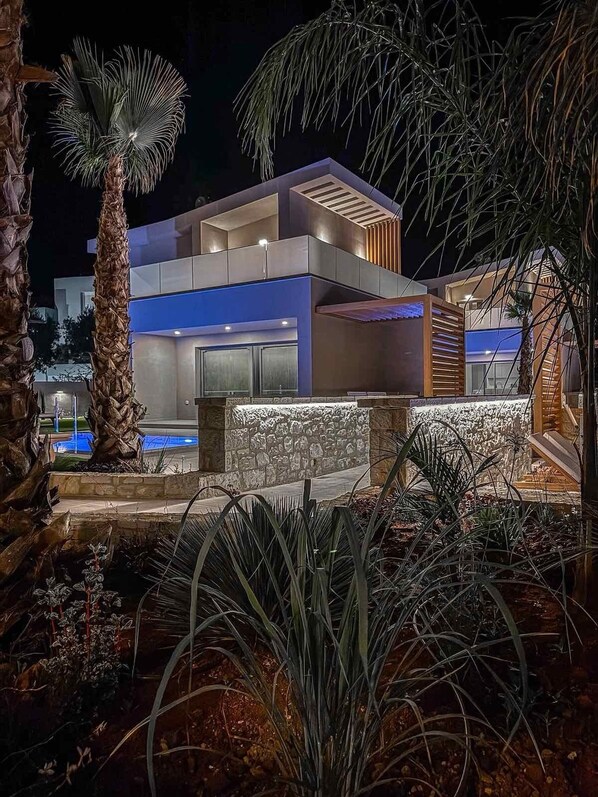 Front of property – evening/night - Lumina Sense Villas (Kato Gouves)