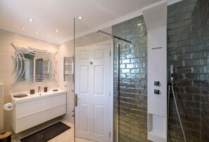 Douche, serviettes fournies