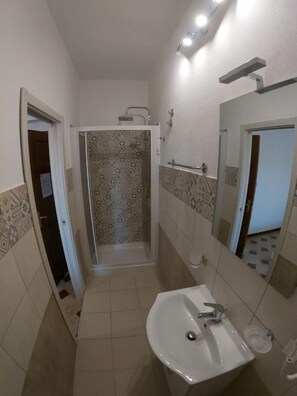 Kamer, 1 slaapkamer, roken, balkon | Badkamer