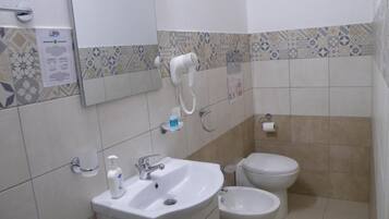 Zimmer, 1 Schlafzimmer, Raucher, Balkon | Badezimmer