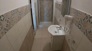 Zimmer, 1 Schlafzimmer, Raucher, Balkon | Badezimmer