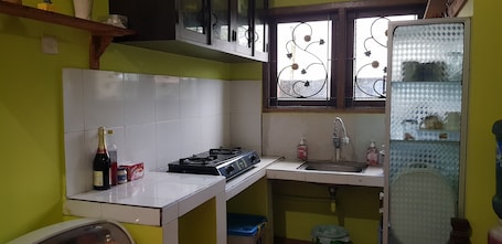 Basic House, 2 Bedrooms | Private kitchen