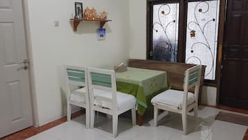 Casa bàsica, 2 dormitoris | Sala d'estar