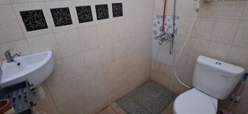 Basic House, 2 Bedrooms | Bathroom