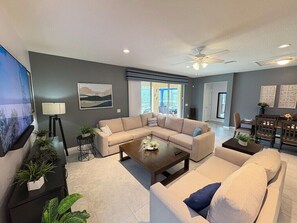 Smart TV, video games, foosball - LUXURY KISSIMMEE OASIS 8 BR/6 BA PRIVATE LANAI, THEATER, GAME ROOM min to DISNEY (Kissimmee)