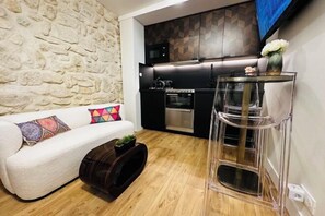 Interior - Paris Marais by Edelsam (Paris)