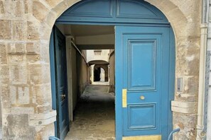 Unclassified image, 5 of 10, button - Paris Marais by Melvane (Paris)