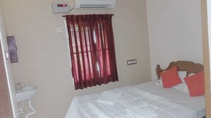 Basic Villa, Garden View | Soundproofing, bed sheets