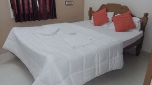 Villa – basic, hageutsikt | Lydisolert og sengetøy