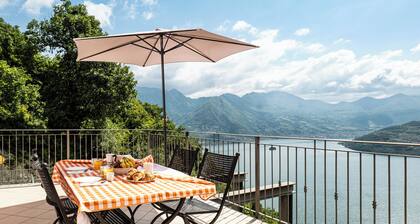 La Villetta - Perfect holiday home with garden, lake view and pool