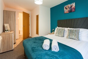 2 bedrooms, iron/ironing board, Internet, bed sheets