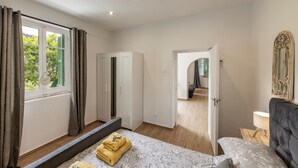 3 室のベッドルーム、ベビーベッド、ベッドシーツ