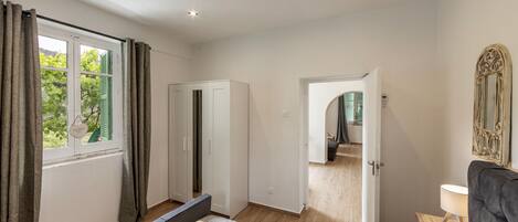 3 chambres, lits bébé (en supplément), draps fournis