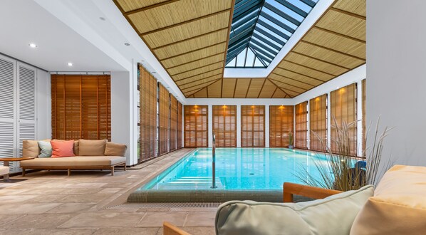 Innenpool, beheizter Pool